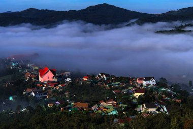 Lam Dong Da Lat platosunda bulutlu sezon başlıyor.