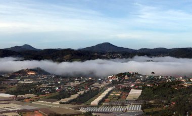 Lam Dong Da Lat platosunda bulutlu sezon başlıyor.