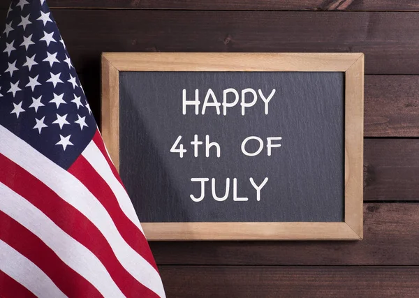 Amerykańską Flagę Happy 4Th Lipiec Napisane Tablicy Rustykalne Drewniane Tła — Zdjęcie stockowe