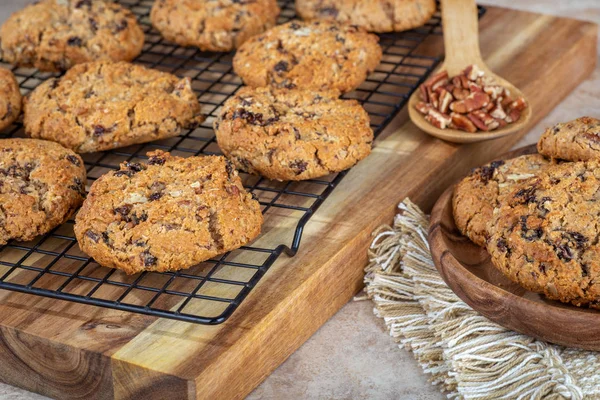 Biscuits Farine Avoine Pacane Aux Raisins Secs Sur Une Grille — Photo