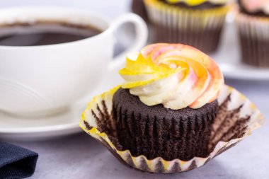 Buttercream buzlanma ile çikolatalı kek