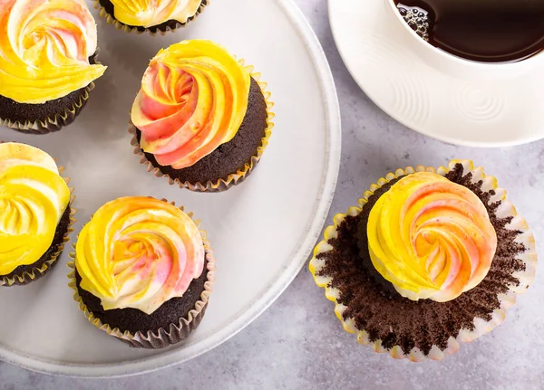 Chocolade Cupcake met botterroom suikerglazuur — Stockfoto