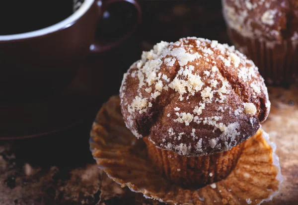 Muffins aux noix de banane et tasse de café — Photo