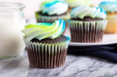 Buttercream buzlanma ile çikolatalı kek