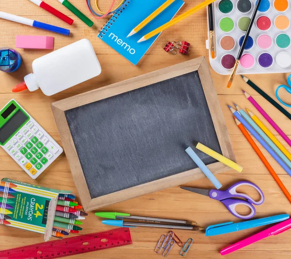 학교 용품 구색 칠판 — 스톡 사진