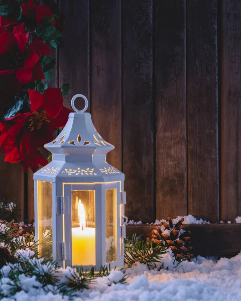 Lanterna di Natale con candela accesa — Foto Stock