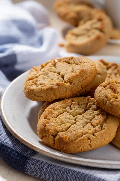 Peanut Butter Cookies Pile Plate Closeup Copy Space — Stock Photo, Image