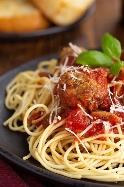 Spaghetti Meatballs Tomato Sauce Parmesan Cheese Black Dinner Plate — Stock Photo, Image