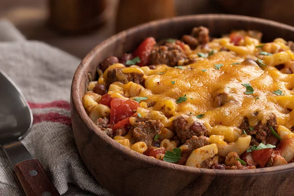 Closeup Chili Macaroni Melted Cheddar Cheese Wooden Bowl — Stock Photo, Image