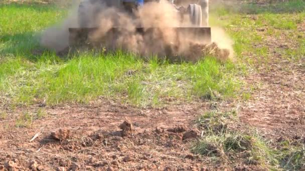 Trator Movimento Lento Arado Campo Agrícola Fazenda Orgânica — Vídeo de Stock