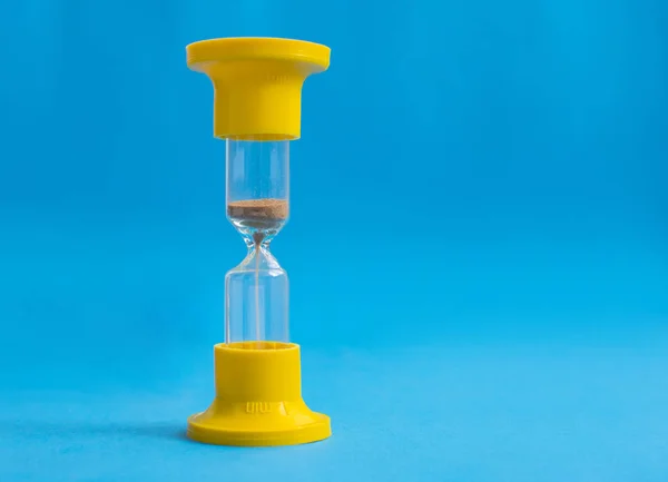 Hourglass on blue background. — Stock Photo, Image