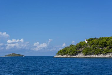 Rogoznica Hırvatistan küçük kilise ile Adriyatik deniz