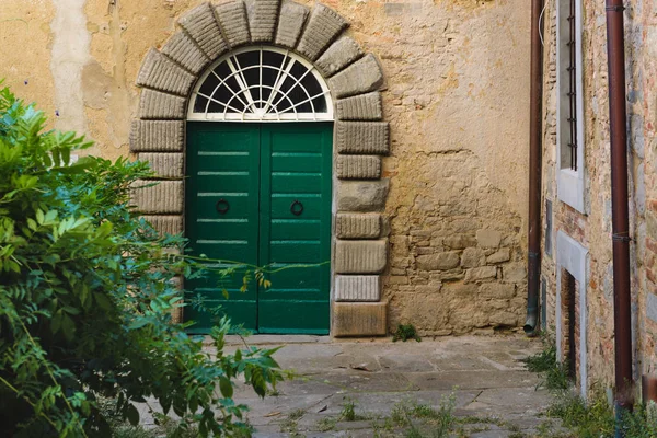 Sehr Alte Haustür Einem Toskanischen Dorf — Stockfoto