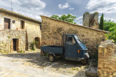 Tuscany ve İtalyan ortaçağ şehirlerini gezerek, Monteriggioni Siena