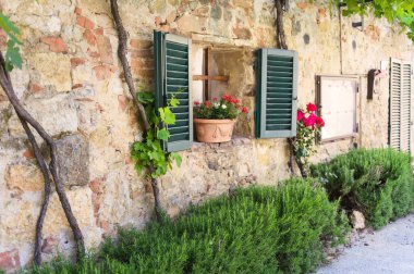 Tuscany ve İtalyan ortaçağ şehirlerini gezerek, Monteriggioni Siena