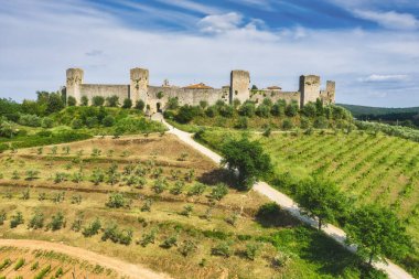 Tuscany ve İtalyan ortaçağ şehirlerini gezerek, Monteriggioni Siena