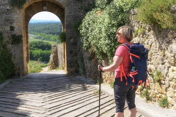 Mendaki Sekitar Tuscany Dan Italia Abad Pertengahan Kota Monteriggioni Siena Stok Gambar