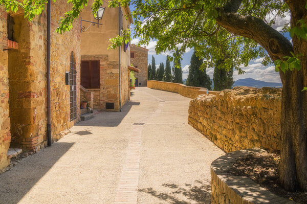 Sunny streets with colorful flowers with contrasting shades. Walk the Tuscan town — Stock Image Sunny Streets Colorful Flowers Contrasting Shades Walk Tuscan Town Royalty Free Stock Photos
