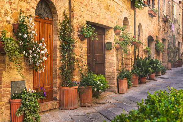 Sunny streets with colorful flowers with contrasting shades. Walk the Tuscan town — Stock Image Sunny Streets Colorful Flowers Contrasting Shades Walk Tuscan Town Royalty Free Stock Images