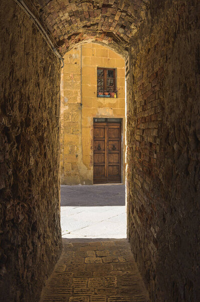 Sunny streets with colorful flowers with contrasting shades. Walk the Tuscan town — Stock Image Sunny Streets Colorful Flowers Contrasting Shades Walk Tuscan Town Royalty Free Stock Images