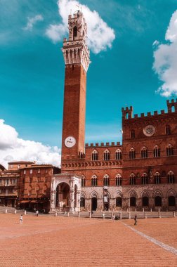 Siena, İtalya - Ağustos 2020 Öğleden sonra tarihi Siena kenti Steets ve köşeleri manzarası