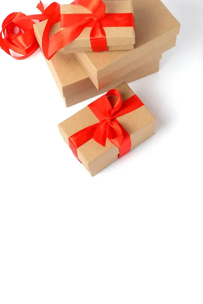 Caja de regalo envuelta con lazo de cinta — Foto de Stock