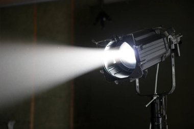 Film aydınlatma spot duman pus ile Kiriş projektör