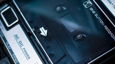 Bir Retro 1970'lerde Taşınabilir Kaydedici Ses Kaset Biriktirme