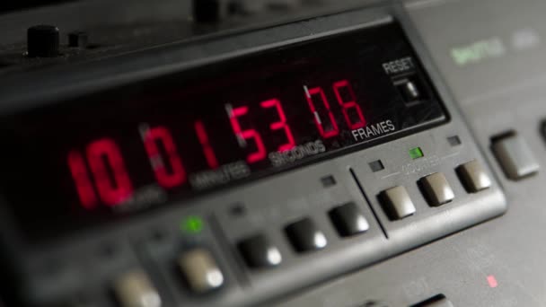 Timecode Frame Counter Auf Einem Digitalen Broadcast Videorecorder — Stockvideo