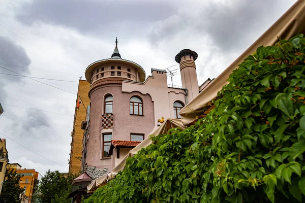 Şehir manzarası. Moskova. Şehir merkezindeki sokaklar. Sokak fotoğrafı.