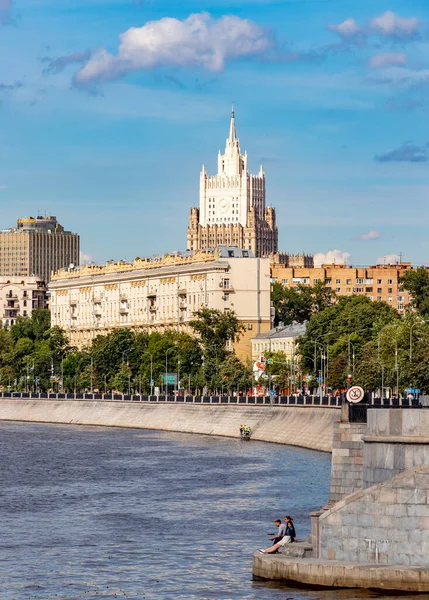 모스크바 강기슭에서 외교통상부 건물의 모스크바에 — 스톡 사진