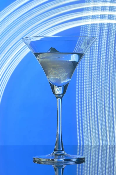 Martini Glas Bakgrundsbelysning Bakgrund — Stockfoto