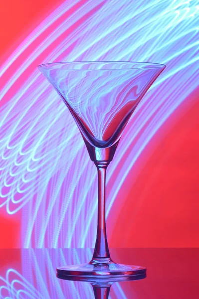 Martini Glas Auf Hintergrundbeleuchtung — Stockfoto