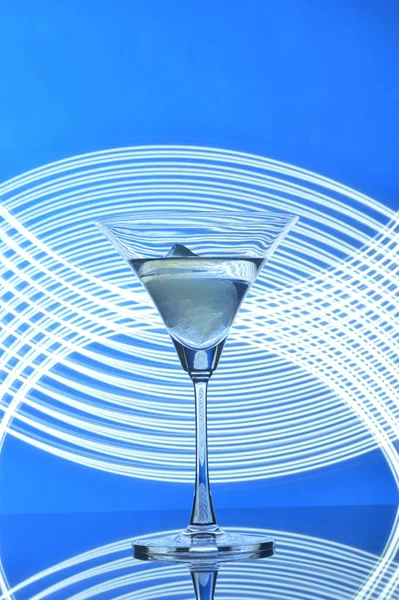 Martini Glas Bakgrundsbelysning Bakgrund — Stockfoto