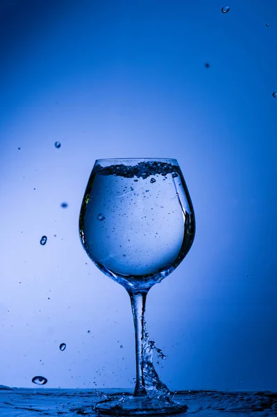 Vaso Bebida Vino Alcohol Agua Azul Copa Vino Aislado Vacío —  Fotos de Stock