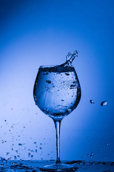 Vaso Bebida Vino Alcohol Agua Azul Copa Vino Aislado Vacío —  Fotos de Stock