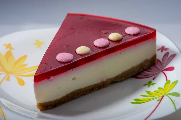 Färska Och Läckra Hallon Cheesecake — Stockfoto