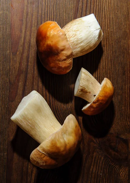 木桌上的香菇16 — 图库照片