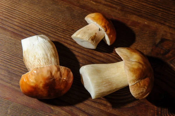 木桌上的香菇14 — 图库照片