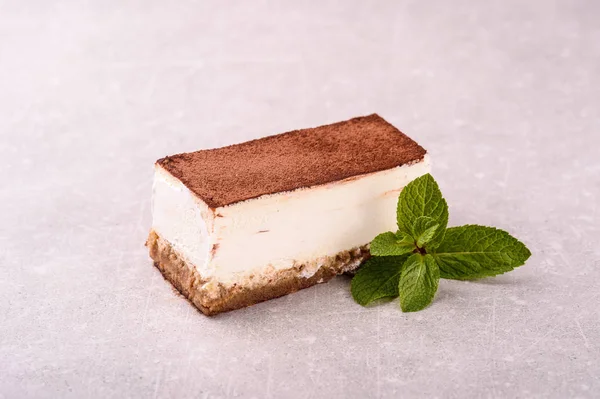 Tiramisu Kaka Grå Bakgrund För Restaurangen Meny1 — Stockfoto