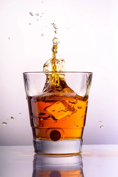 Whiskey Splashes Glass Light Background3 — Stock Photo, Image
