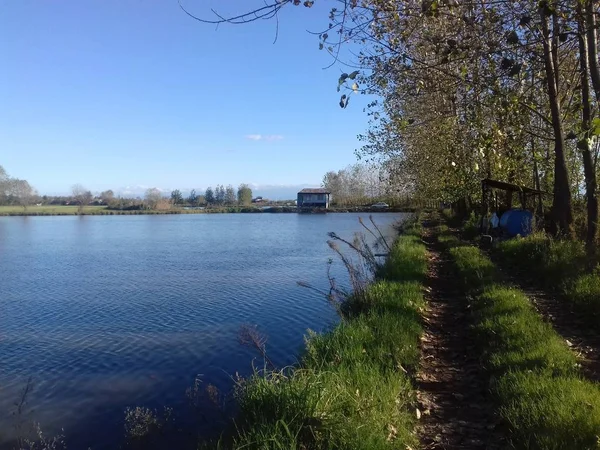 Дом Воды Красивое Тихое Место Отдыха Городом Празднике Октябре Красивый — стоковое фото