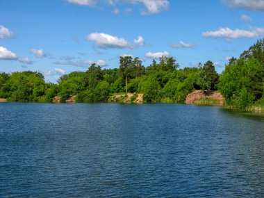 Rusya gezisi, Chelyabinsk Rusya 'da Yuri Gagarin Park içinde göl. Rusya çok güzel doğası
