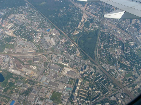 Vlucht Van Chelyabinsk Naar Moskou Buitenaanzicht Van Vliegtuig Luchthaven — Stockfoto