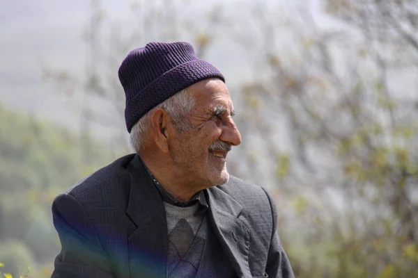 Mutlu bir kırsal adam, Iran, Gilan görüntü closeup
