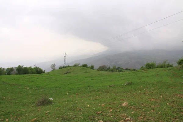 伊朗阿尔博尔兹山脉附近美丽的平原景观 — 图库照片