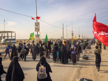 Kerbela, Bağdat, Irak, 06 09 2019: Irak'ta dini bir hareket. Kerbela şehri. Kerbela'daki Arbaeen anma törenine milyonlarca insan katıldı.