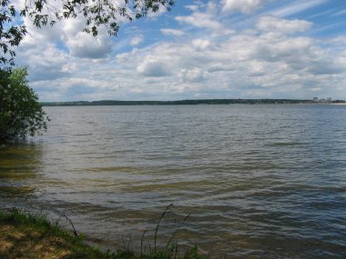 Rusya gezisi, Chelyabinsk Rusya 'da Yuri Gagarin Park içinde göl. Rusya çok güzel doğası