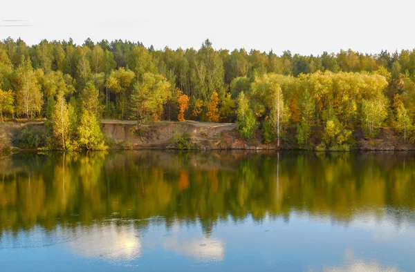 Ταξίδι Στη Ρωσία Λίμνη Μέσα Στο Πάρκο Γιούρι Γκαγκάριν Στο — Φωτογραφία Αρχείου