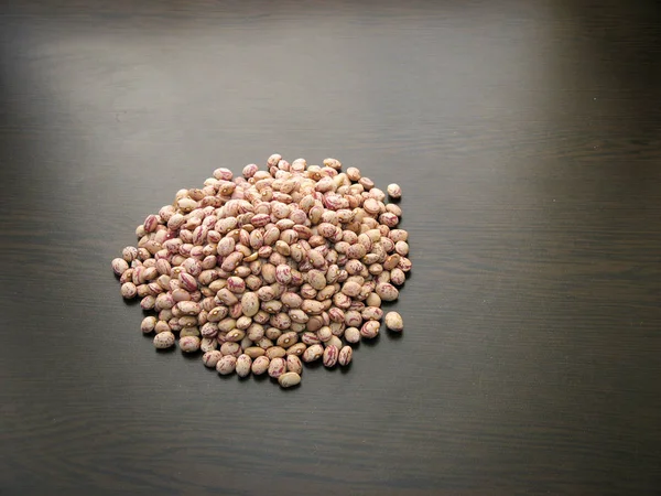 Pinto Bean Heap Mörk Bakgrund Torkade Romerska Bönor Eller Torkade — Stockfoto